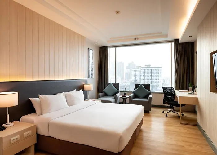 Jasmine Bts Phrakhanong Hotel