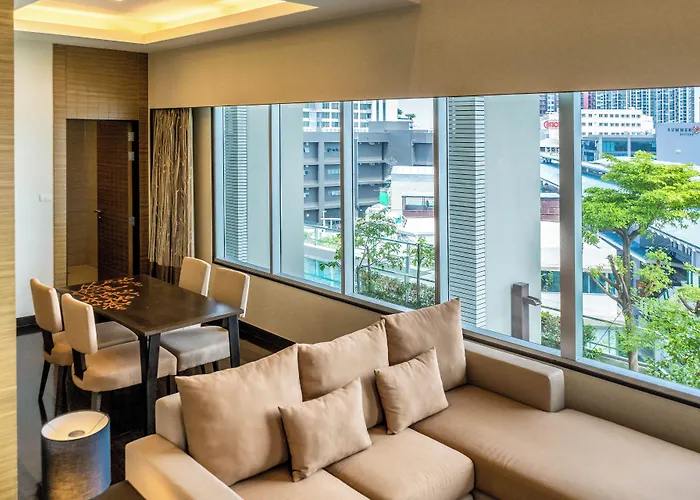 Jasmine Bts Phrakhanong Hotel